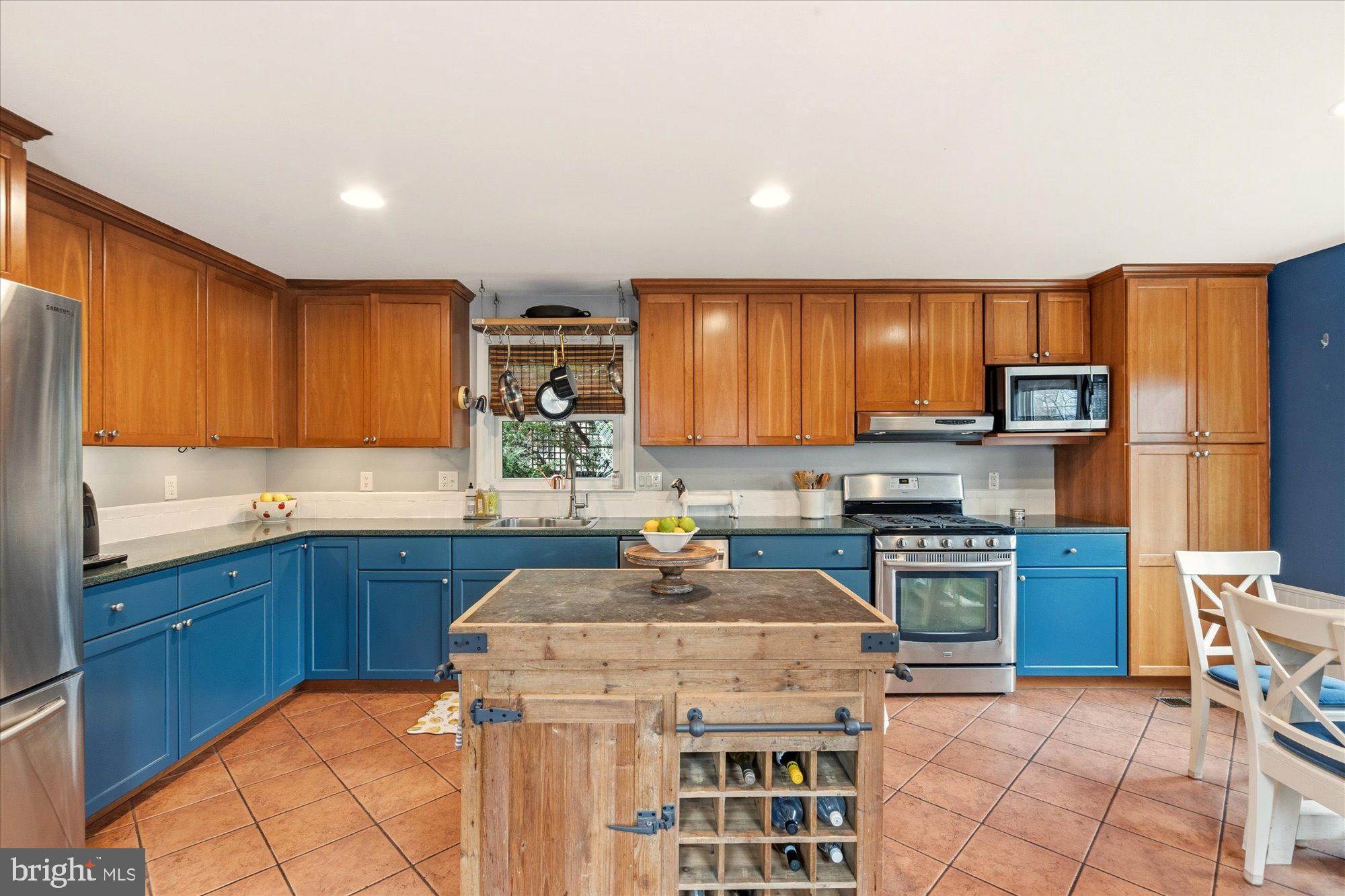 802 GRAND VIEW DRIVE