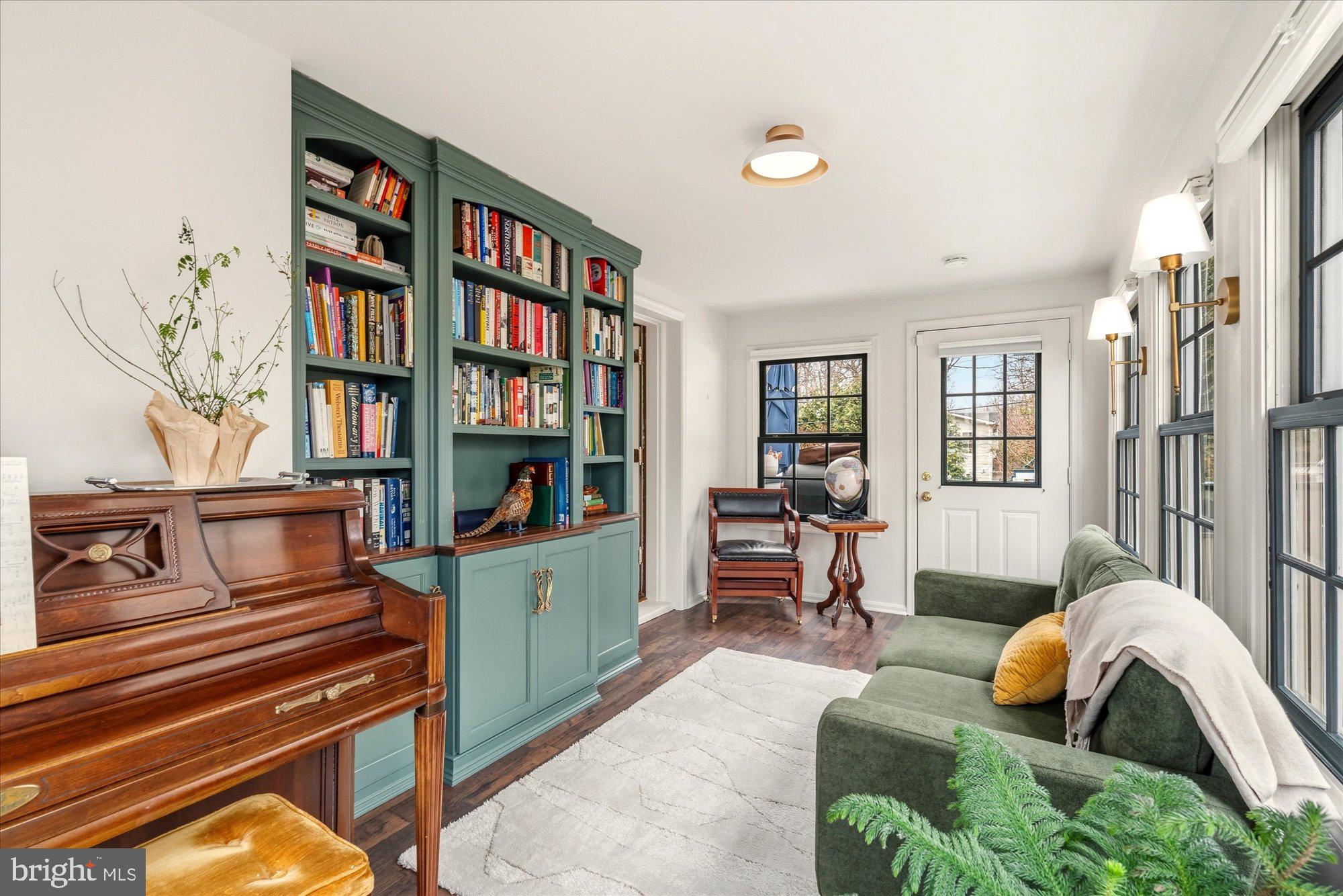 802 GRAND VIEW DRIVE