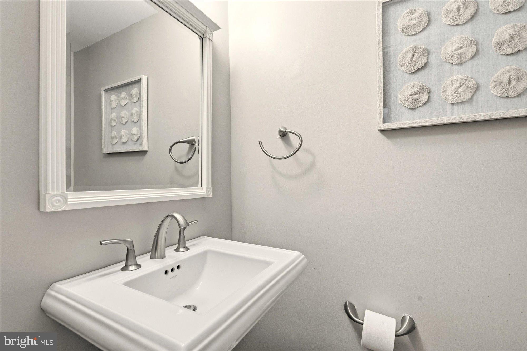 802 GRAND VIEW DRIVE