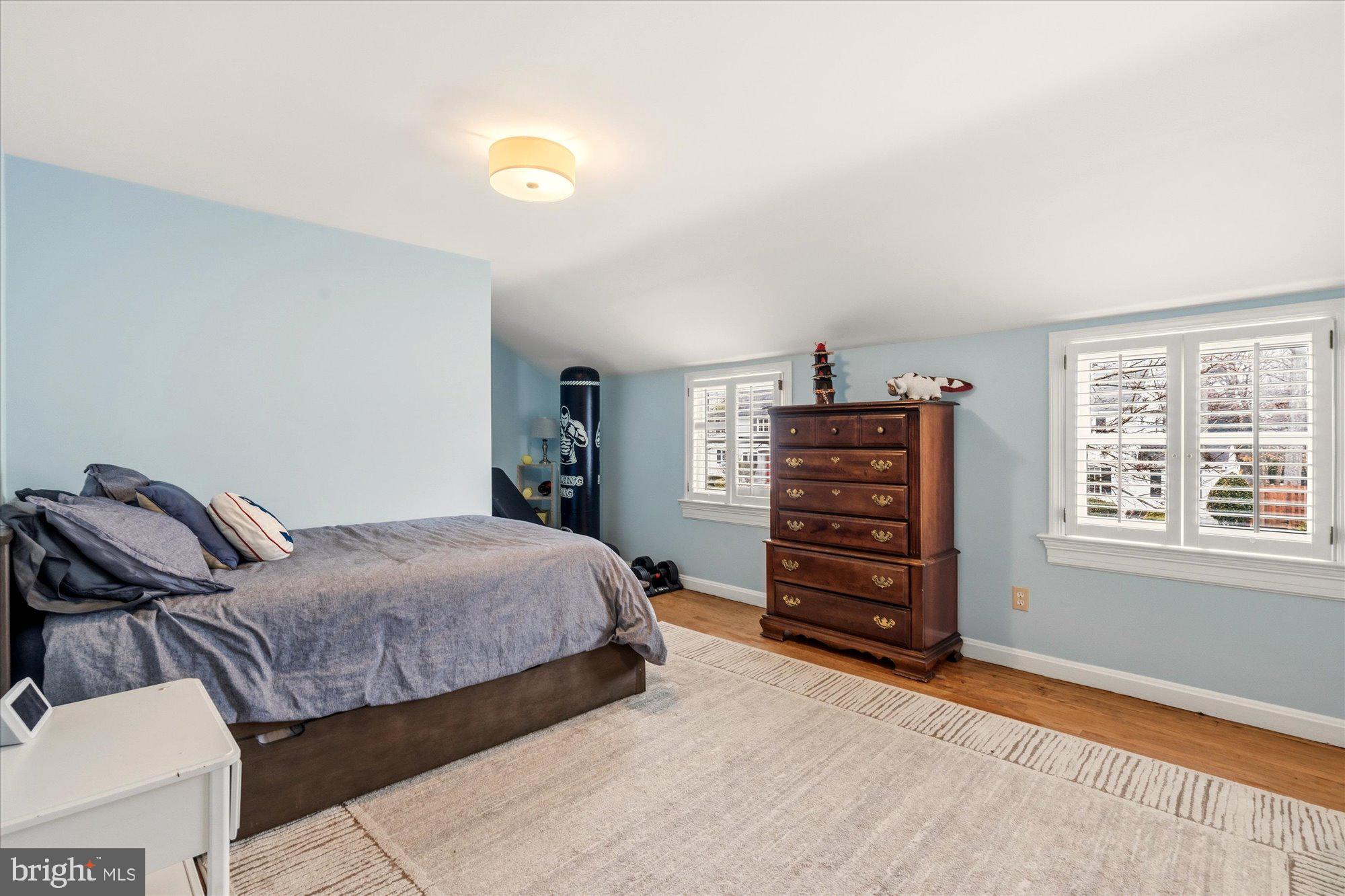 802 GRAND VIEW DRIVE