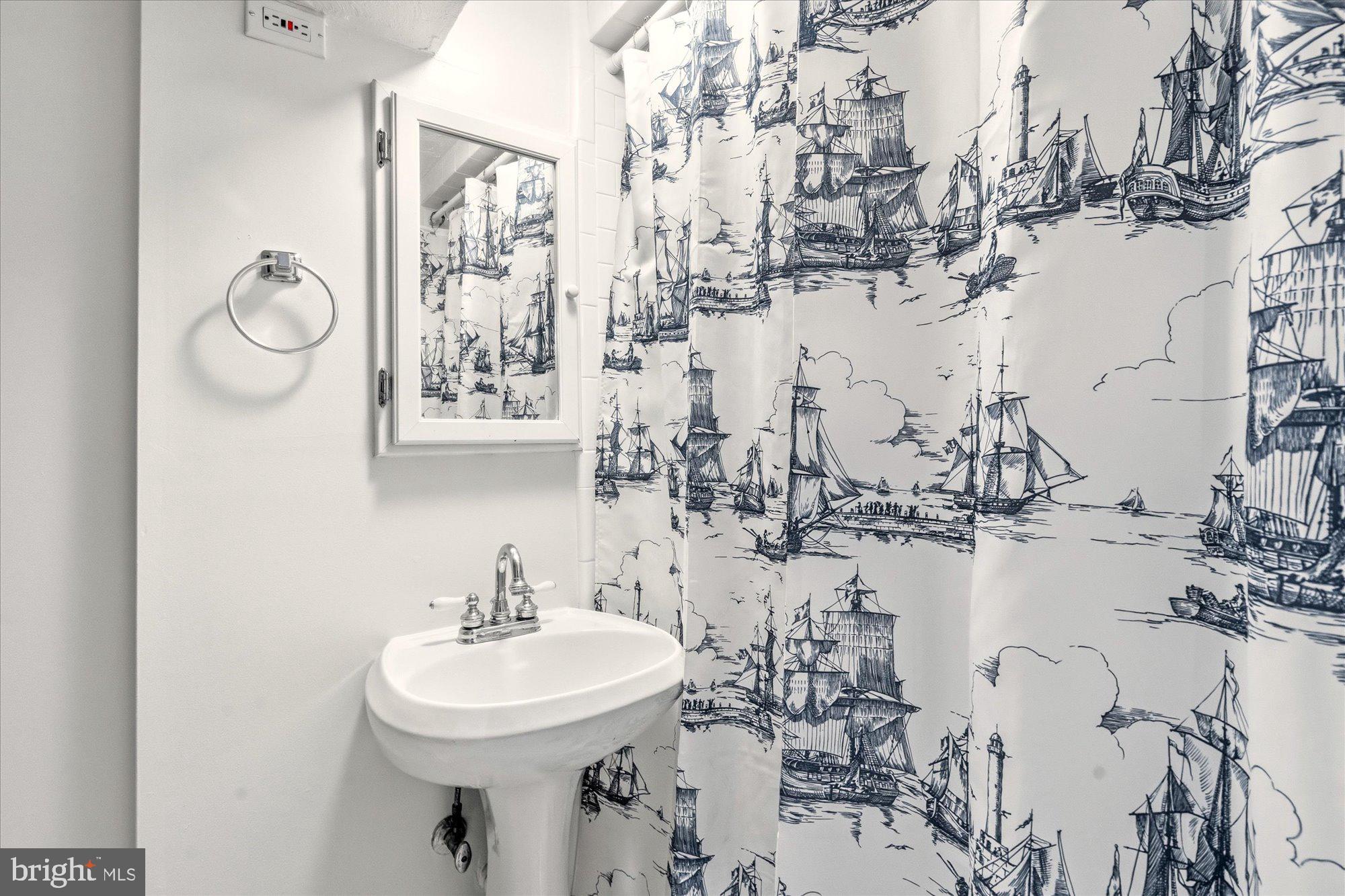 802 GRAND VIEW DRIVE