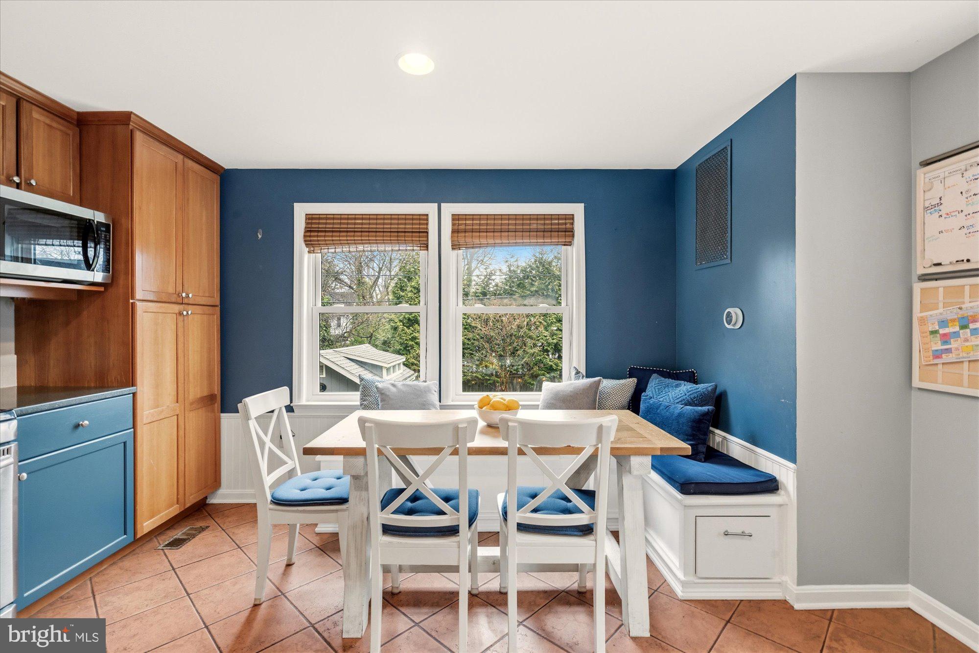 802 GRAND VIEW DRIVE