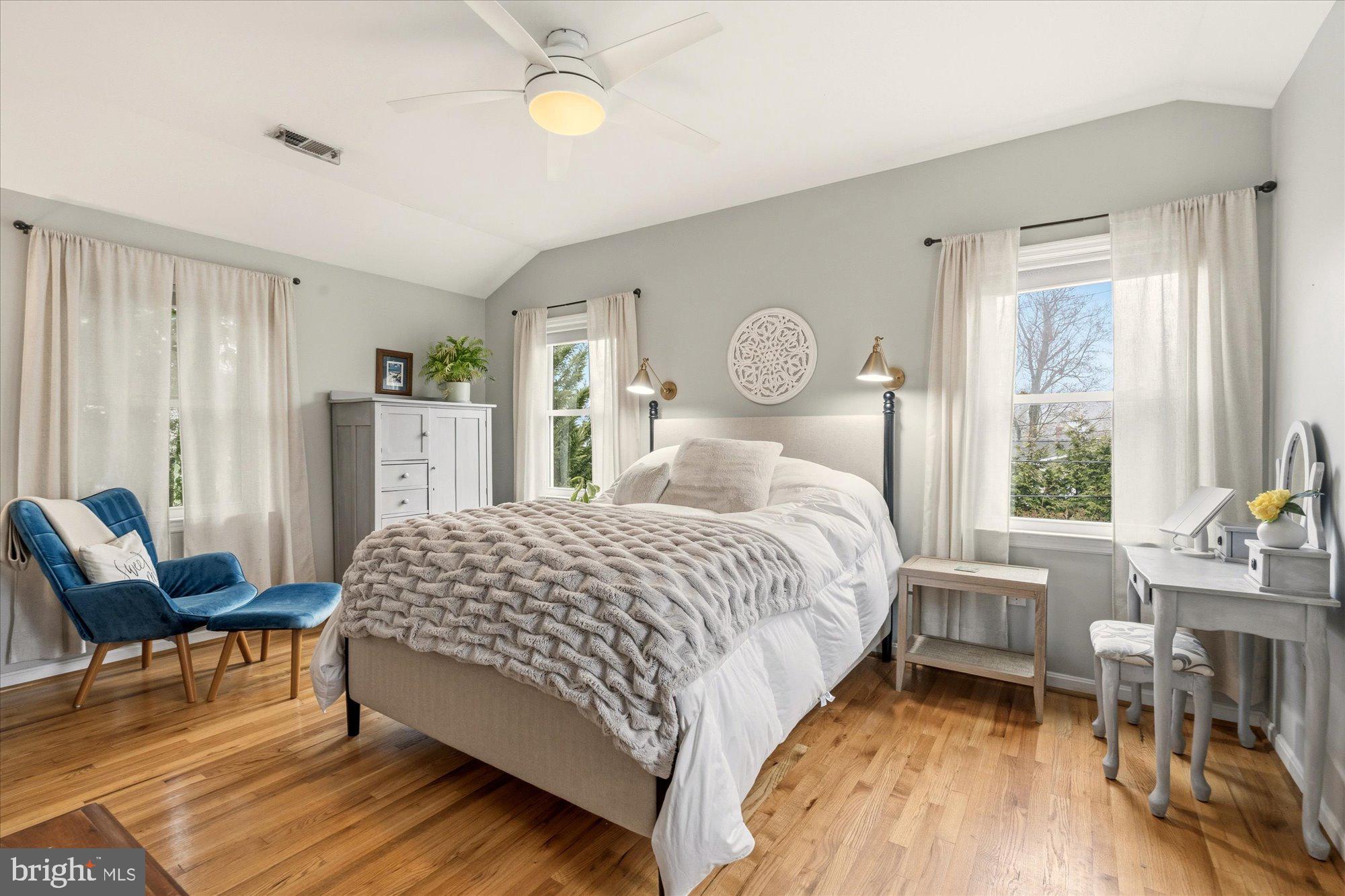 802 GRAND VIEW DRIVE