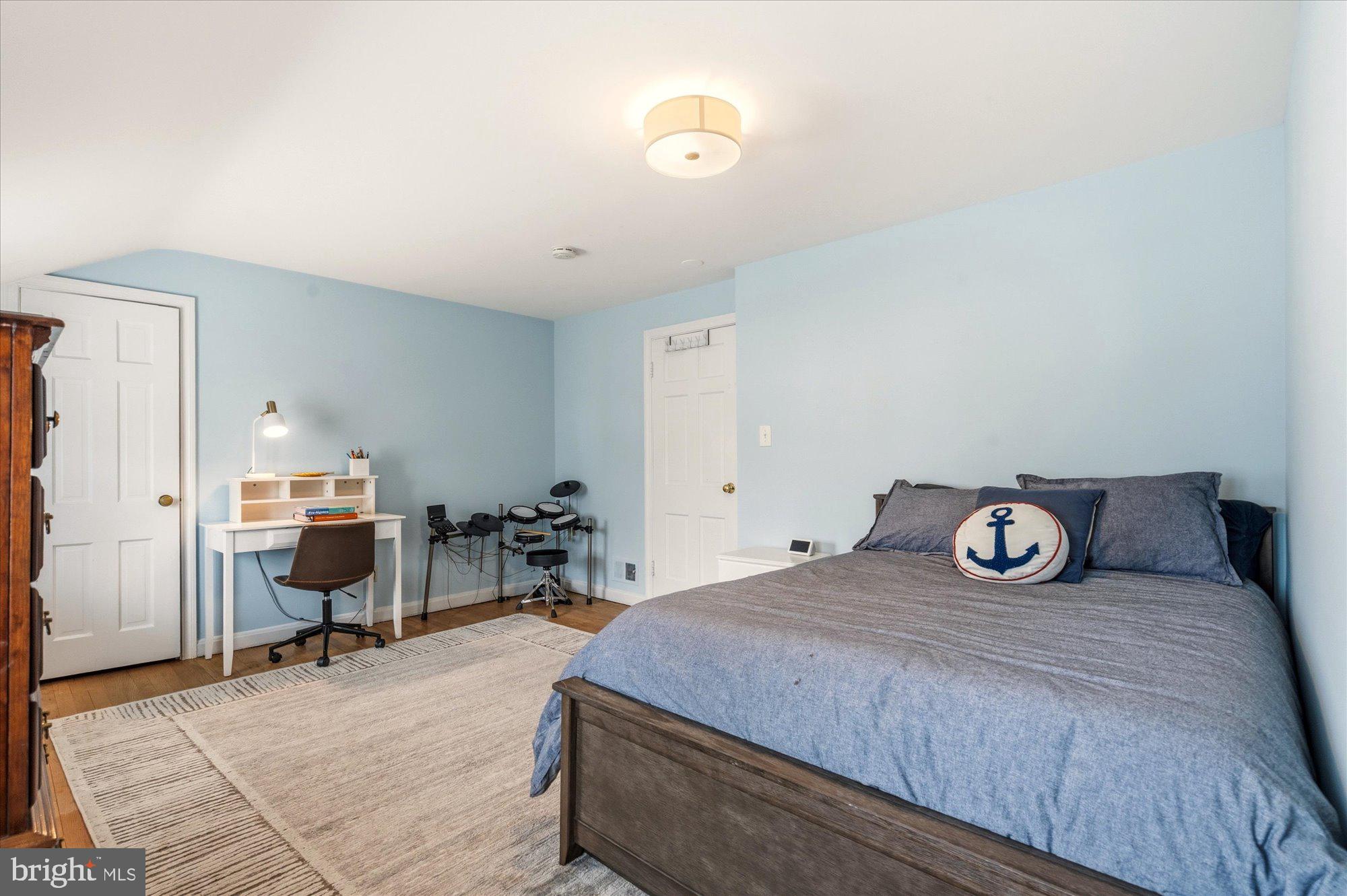 802 GRAND VIEW DRIVE