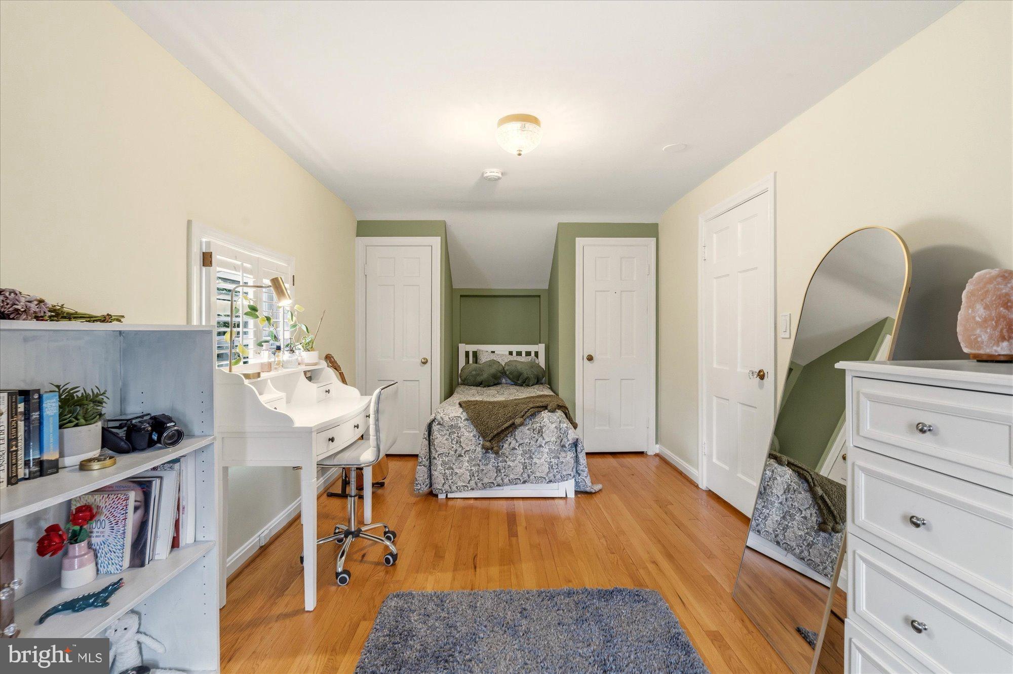 802 GRAND VIEW DRIVE