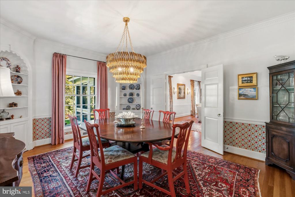 305 MANSION DRIVE