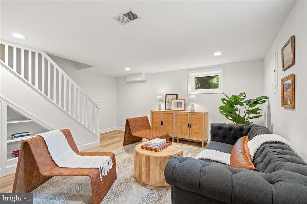 411 E HOWELL AVENUE A