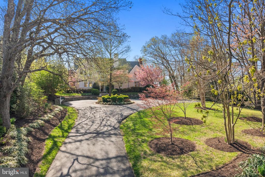 2307 RUSSELL ROAD
