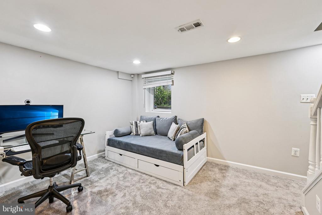 433 MOUNT VERNON AVENUE