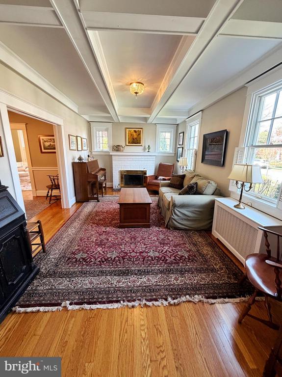 12 OAK STREET W