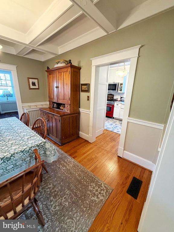 12 OAK STREET W