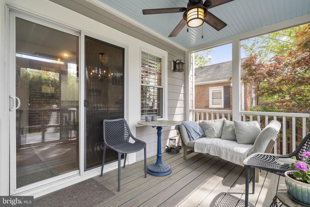123 E WALNUT STREET