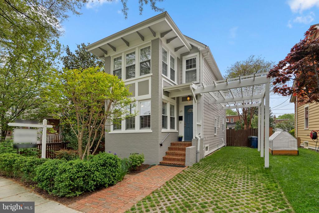 123 E WALNUT STREET