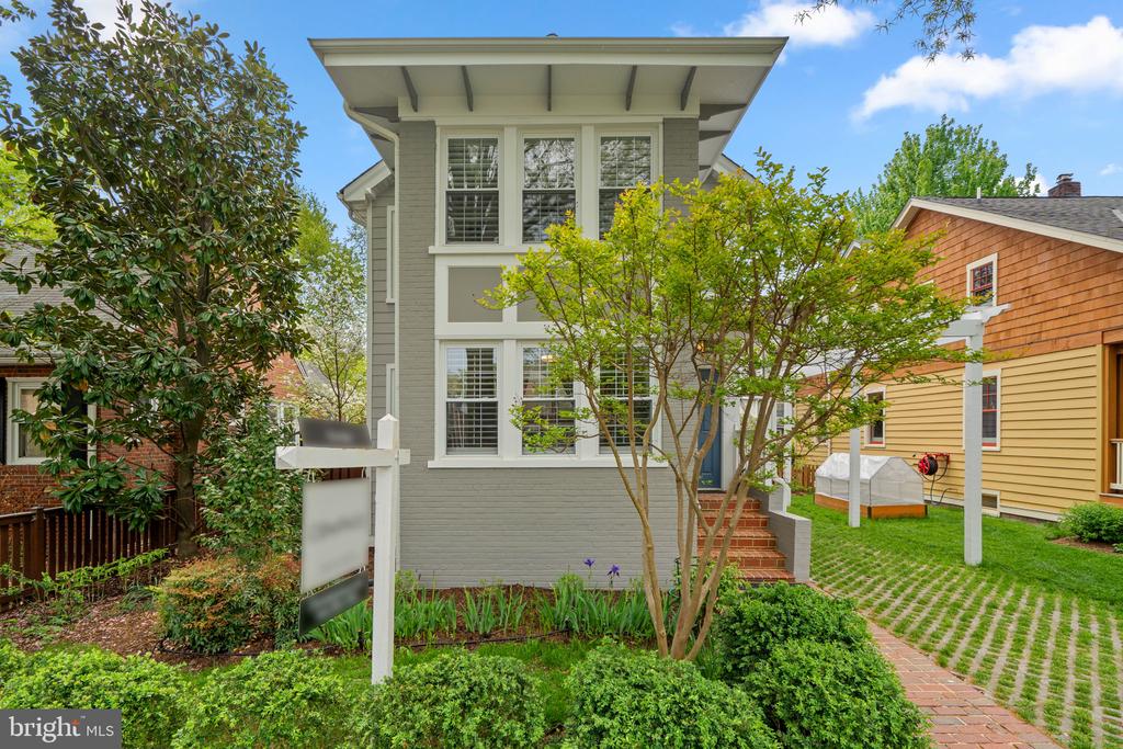 123 E WALNUT STREET