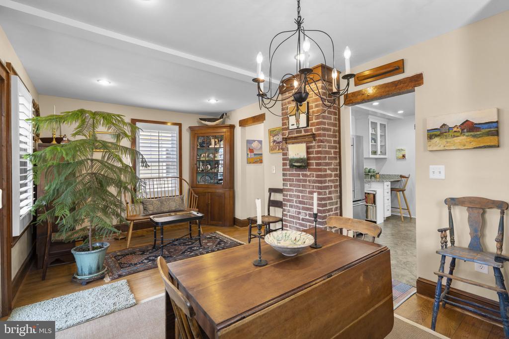 123 E WALNUT STREET