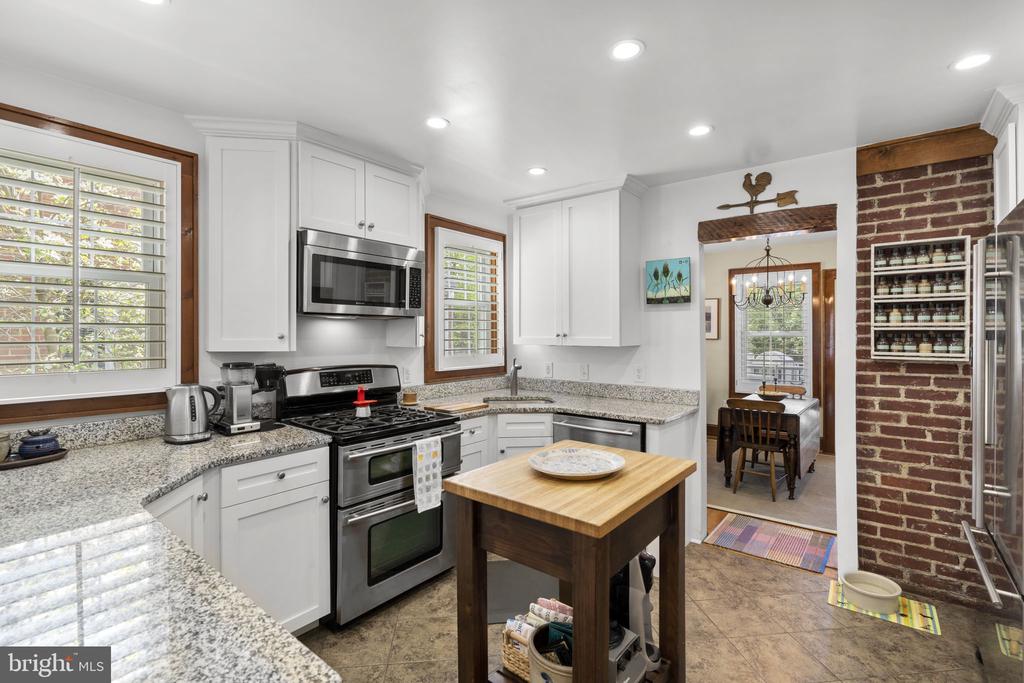 123 E WALNUT STREET