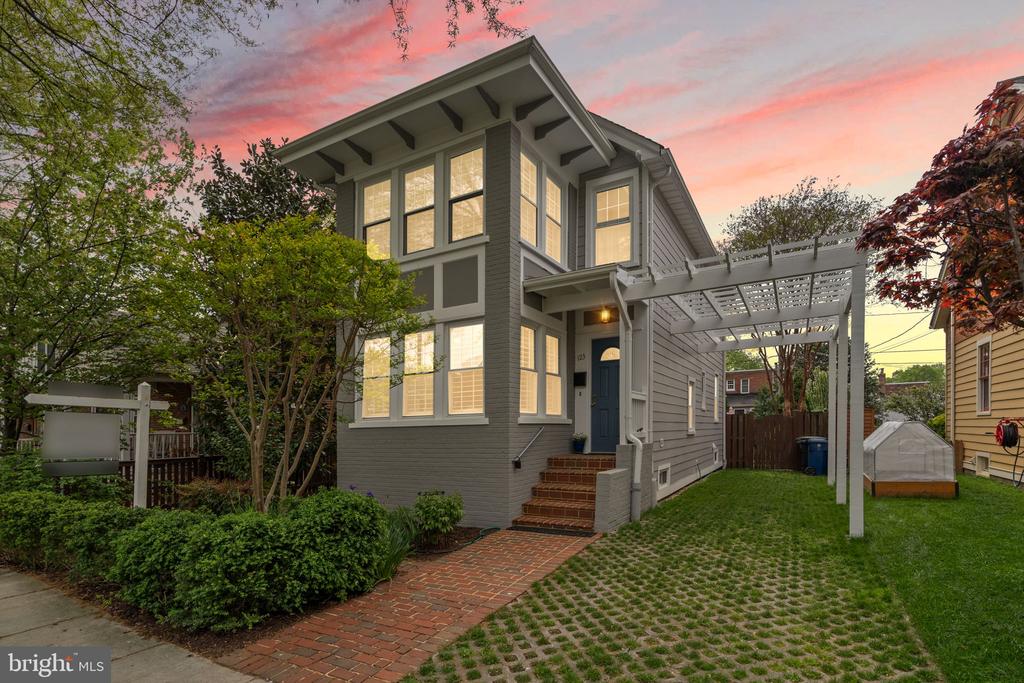 123 E WALNUT STREET