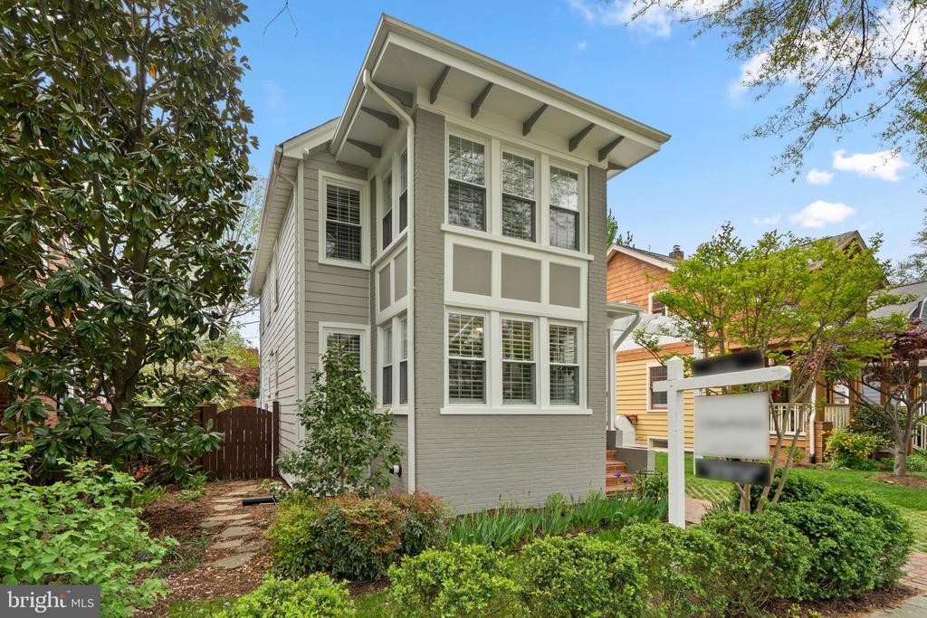 123 E WALNUT STREET