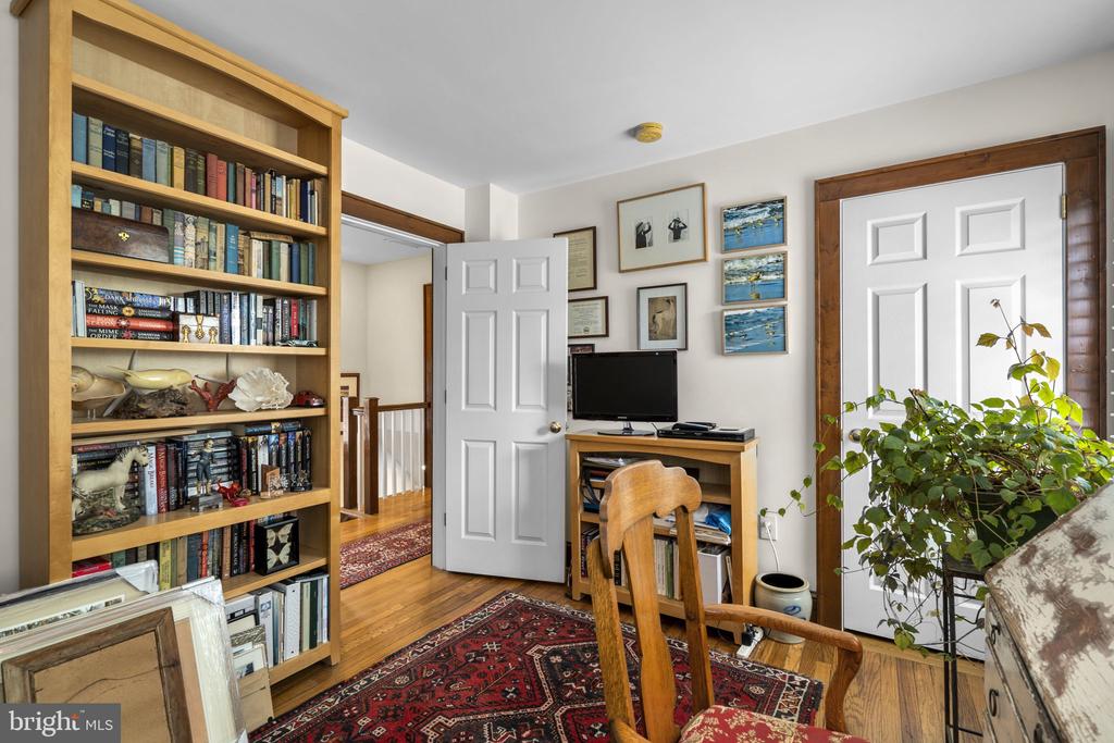 123 E WALNUT STREET
