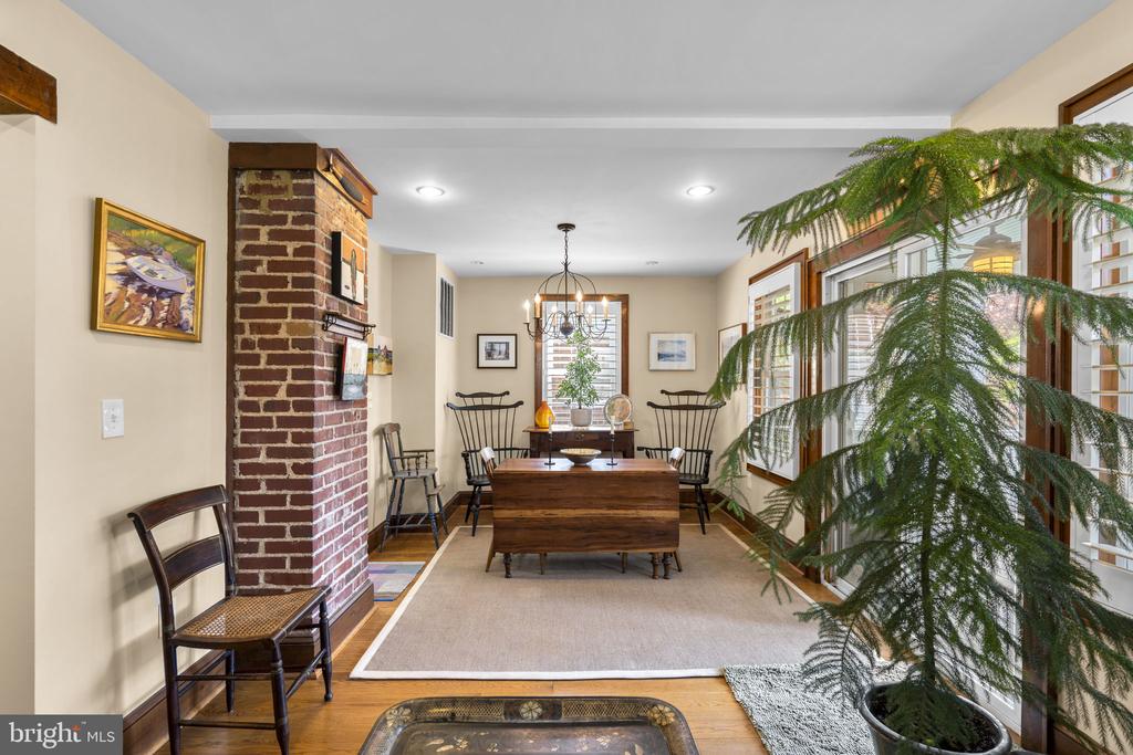 123 E WALNUT STREET