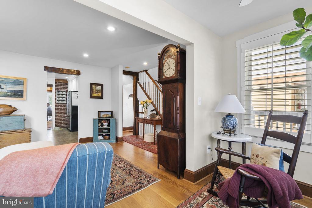 123 E WALNUT STREET