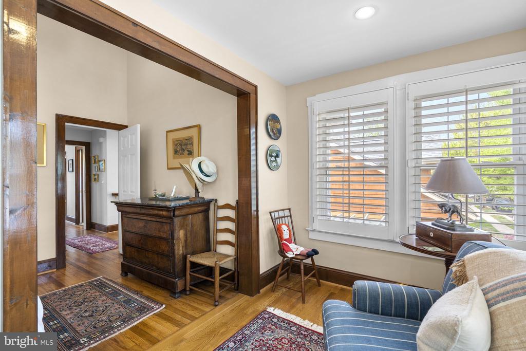 123 E WALNUT STREET