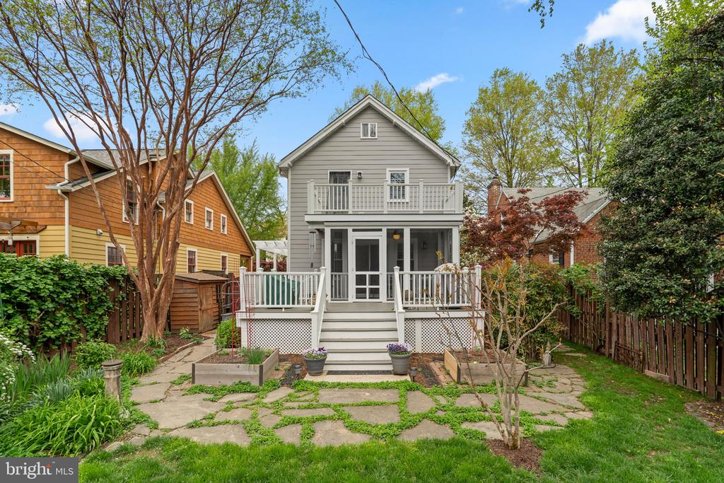 123 E WALNUT STREET