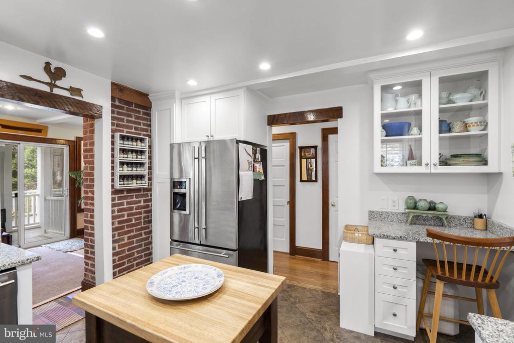 123 E WALNUT STREET