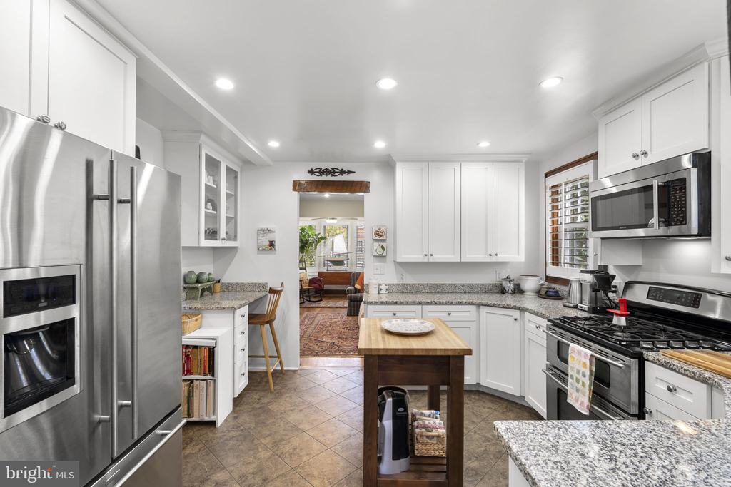 123 E WALNUT STREET