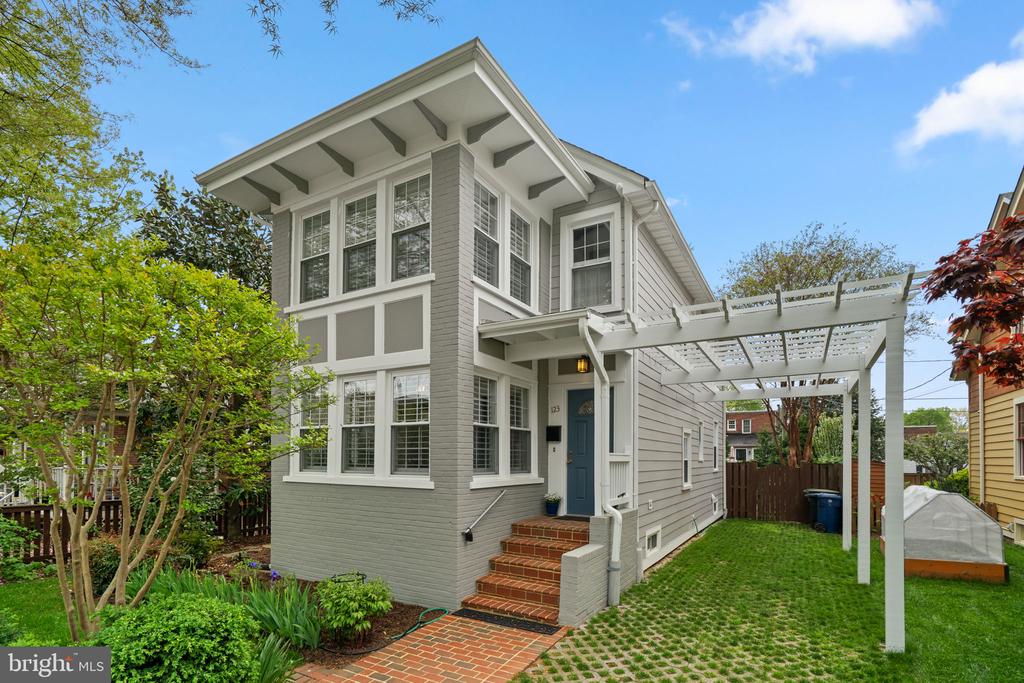 123 E WALNUT STREET