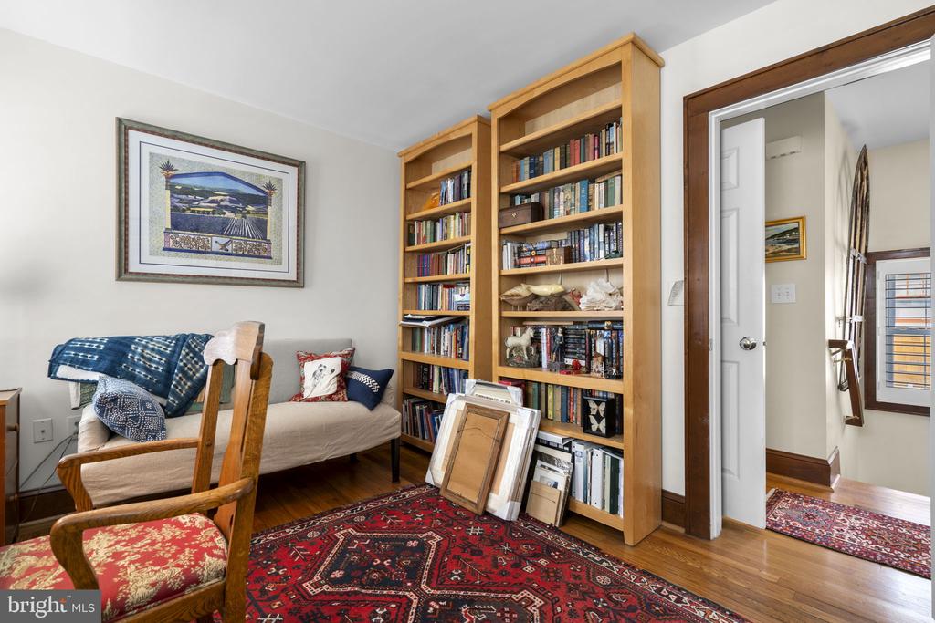 123 E WALNUT STREET