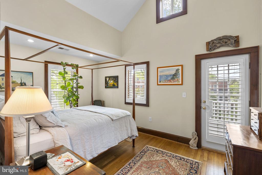 123 E WALNUT STREET
