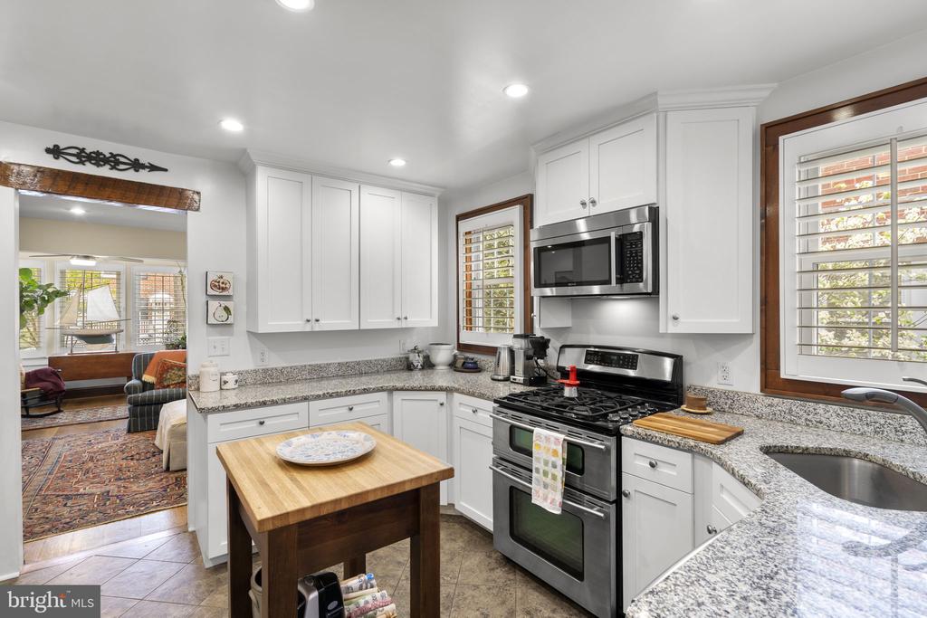 123 E WALNUT STREET