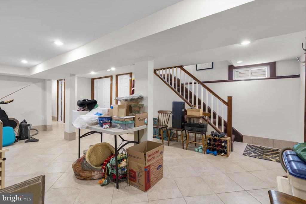 123 E WALNUT STREET