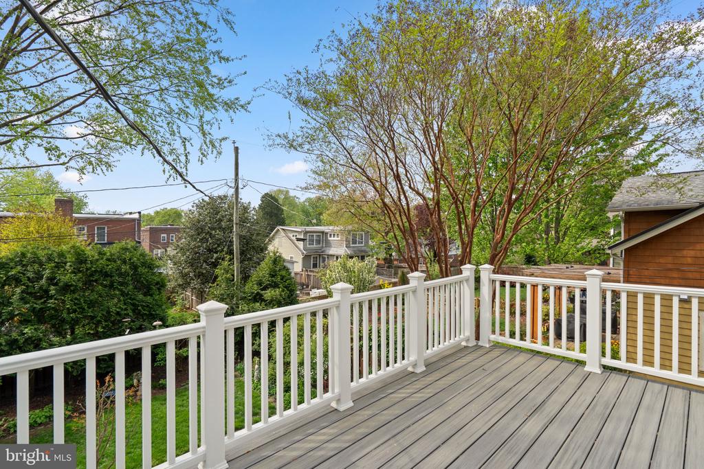 123 E WALNUT STREET