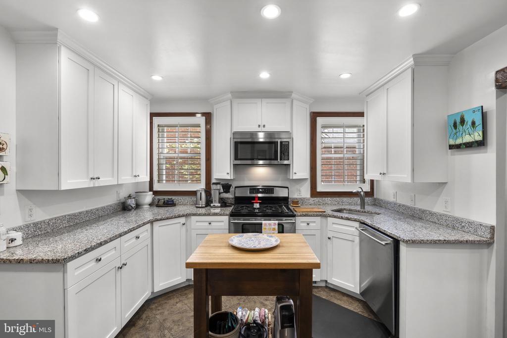 123 E WALNUT STREET