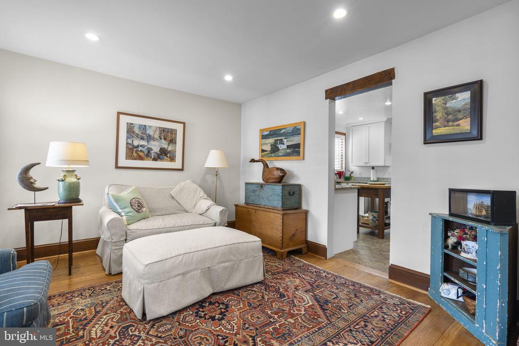 123 E WALNUT STREET