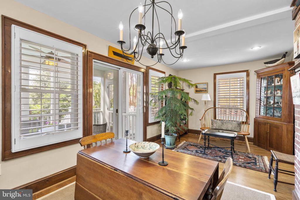 123 E WALNUT STREET