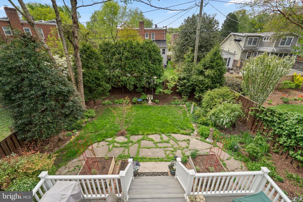 123 E WALNUT STREET