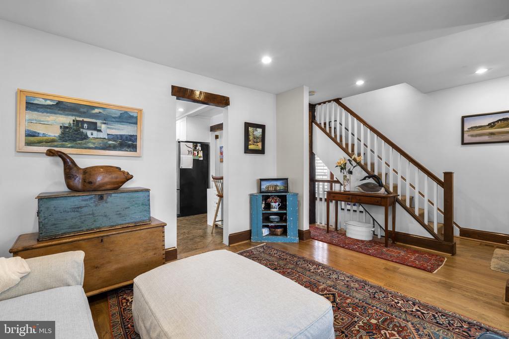 123 E WALNUT STREET