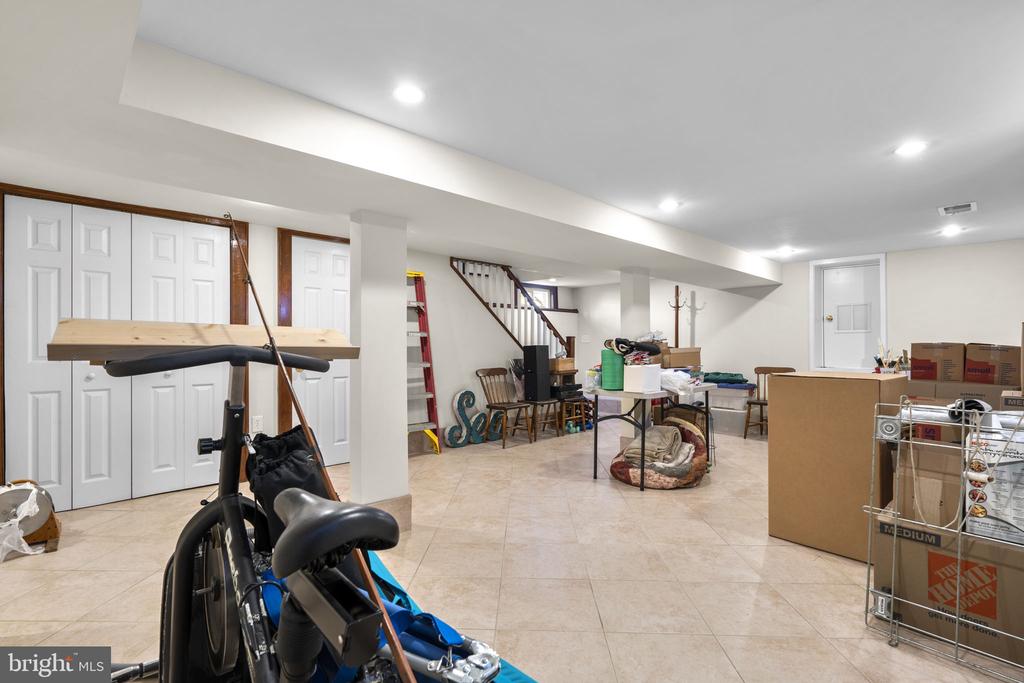 123 E WALNUT STREET