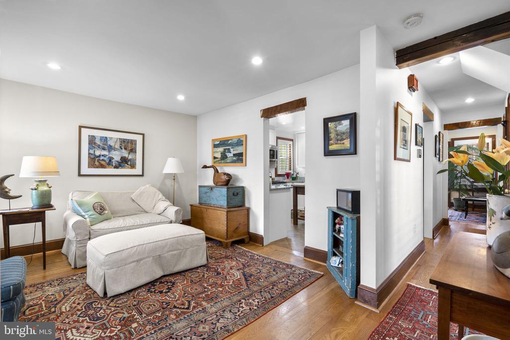 123 E WALNUT STREET