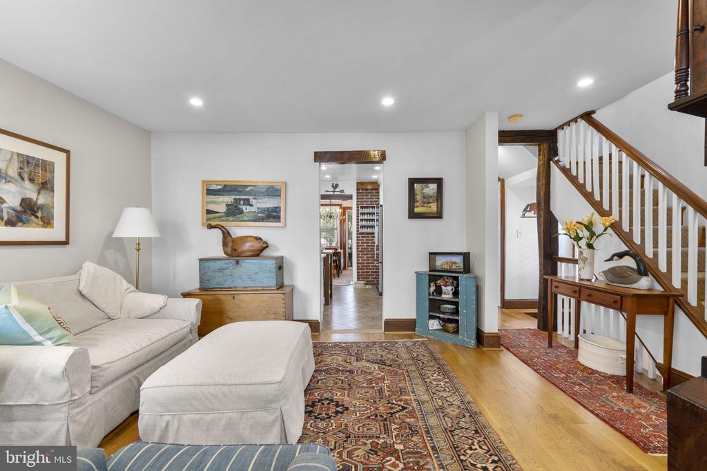 123 E WALNUT STREET