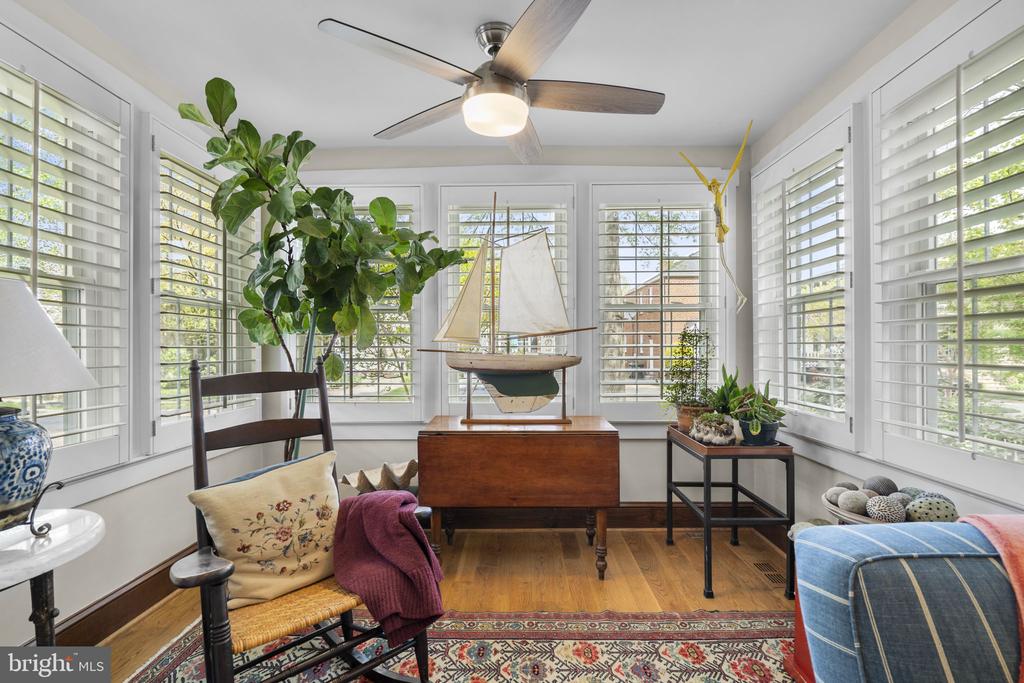 123 E WALNUT STREET