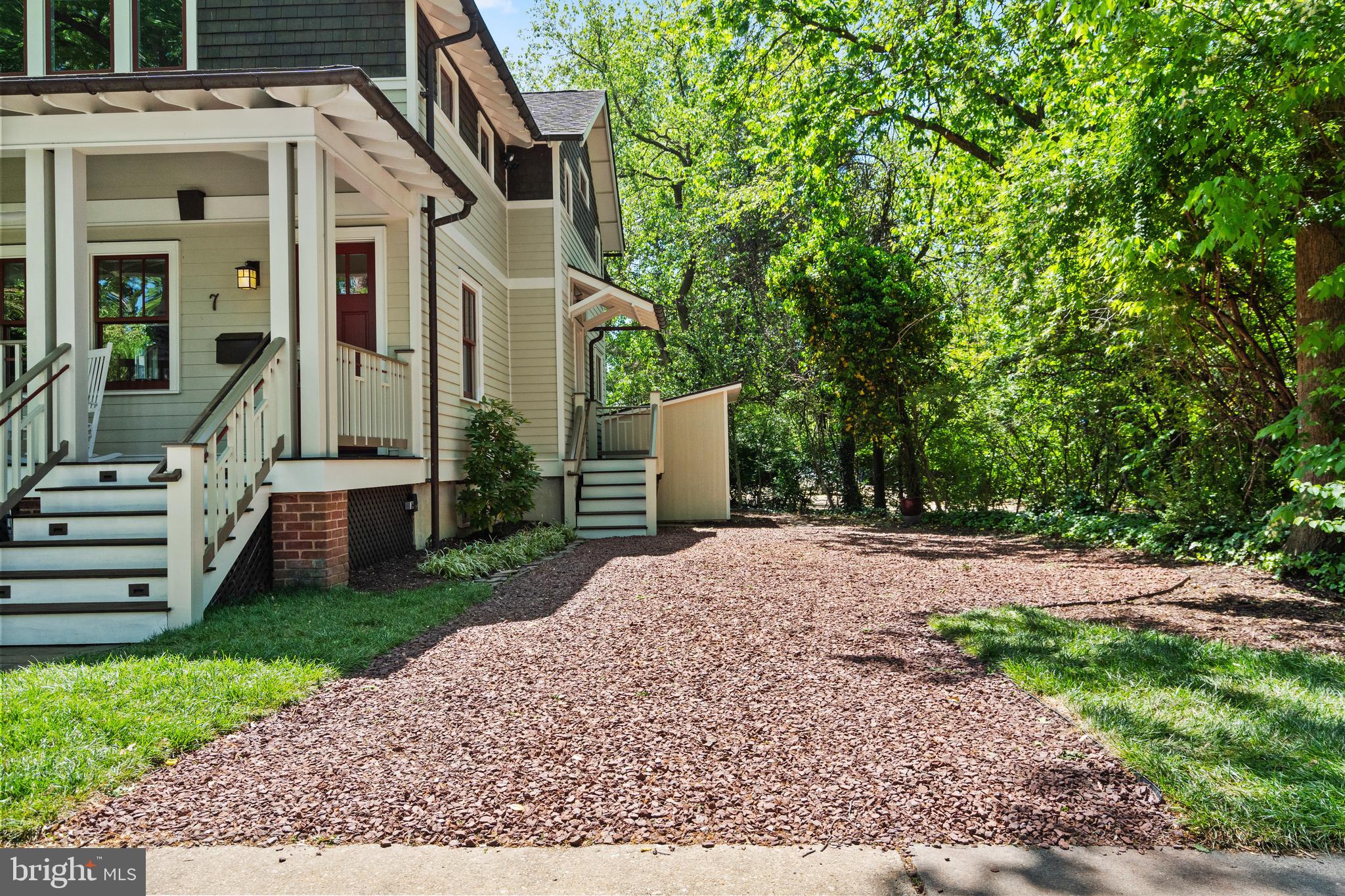 7 E WALNUT STREET