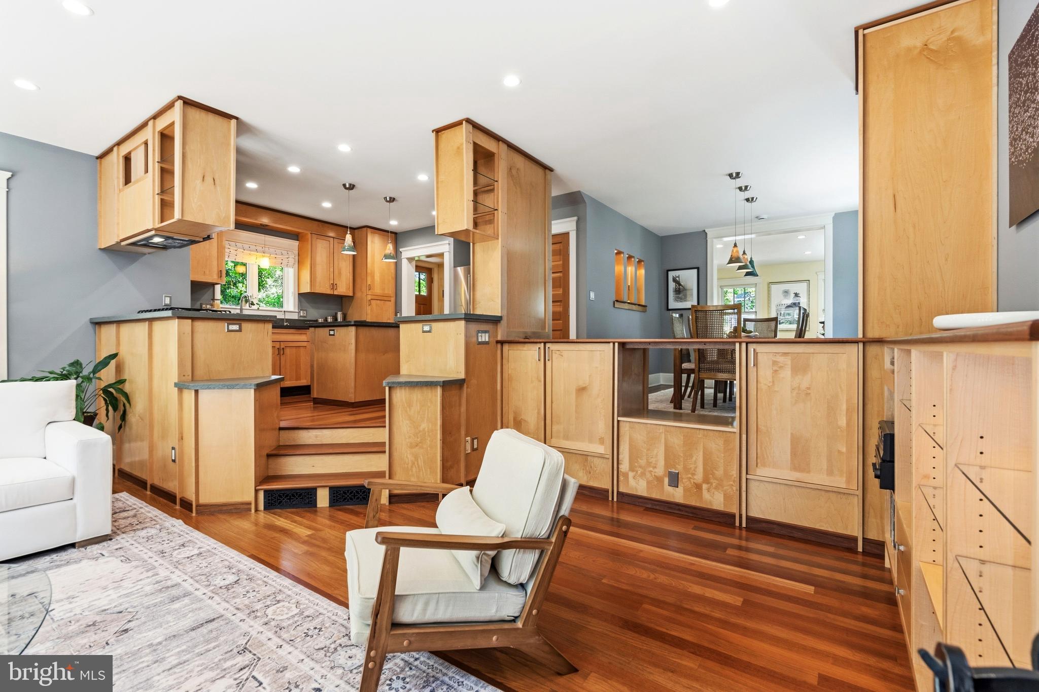 7 E WALNUT STREET