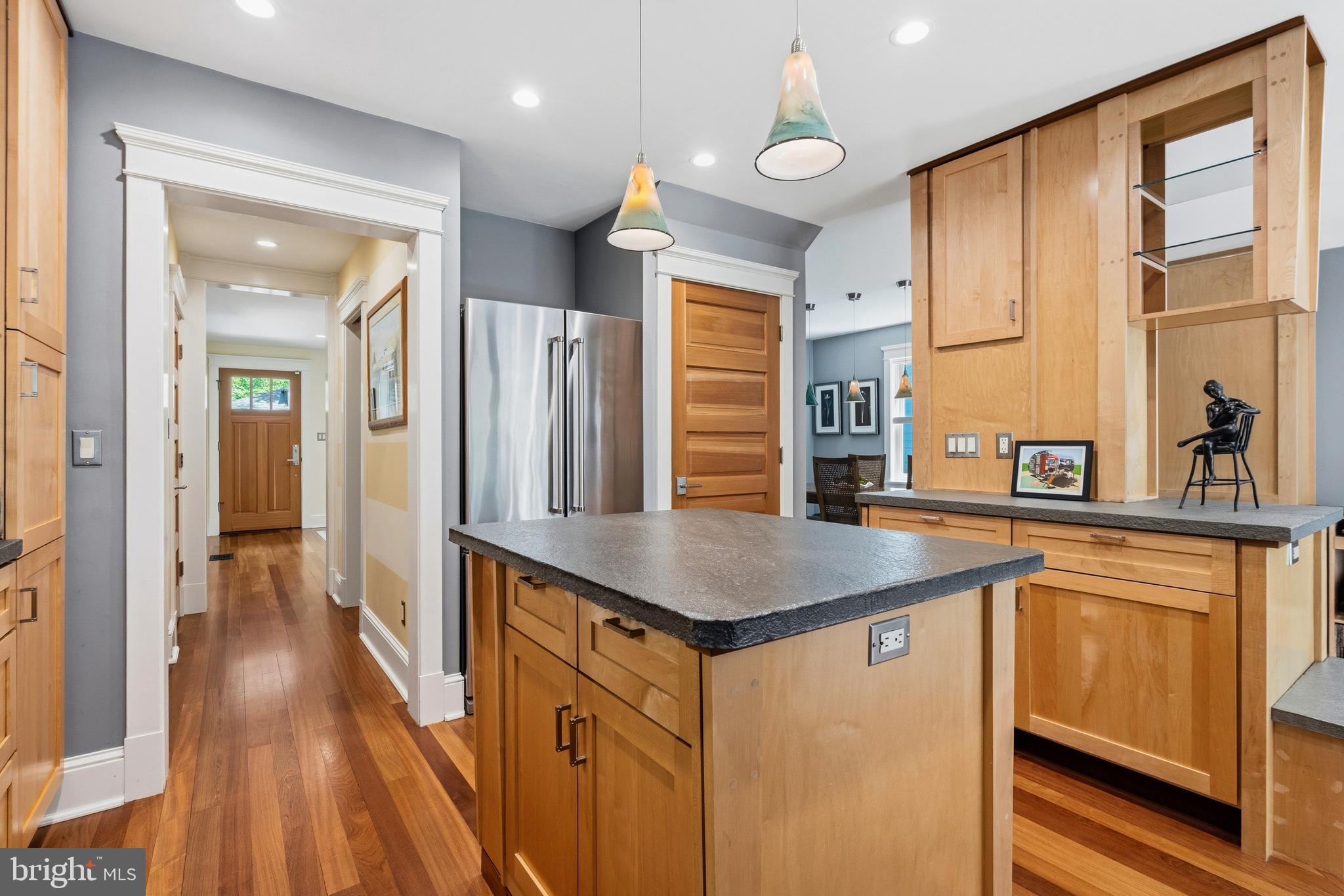 7 E WALNUT STREET