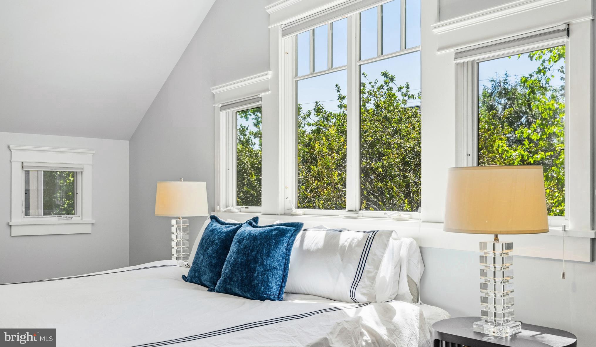 7 E WALNUT STREET