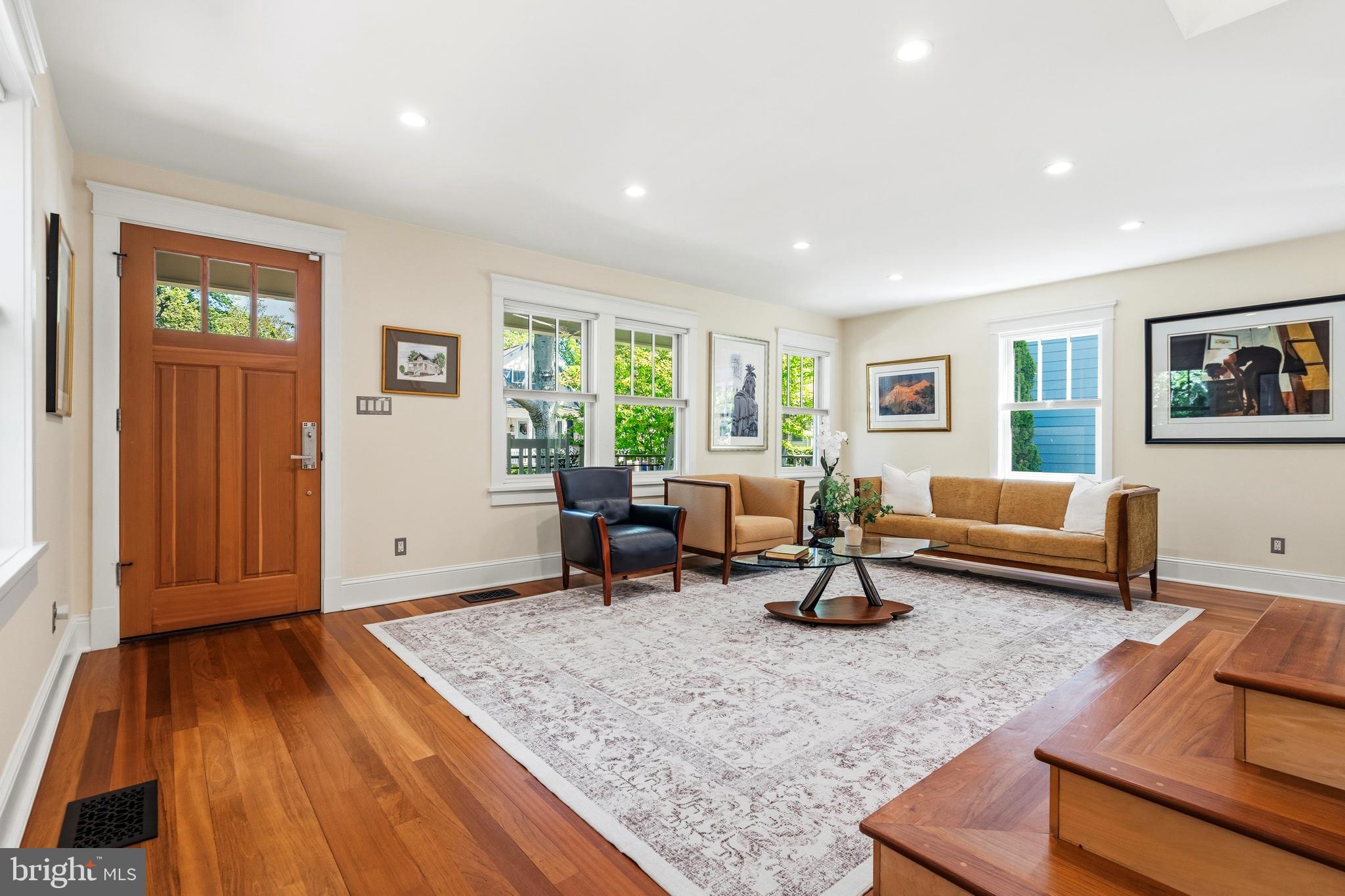 7 E WALNUT STREET