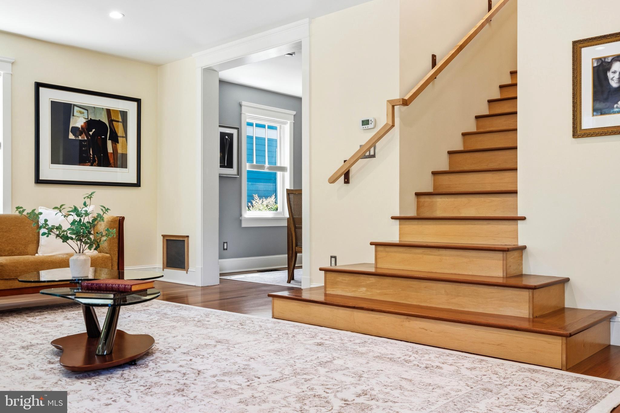 7 E WALNUT STREET